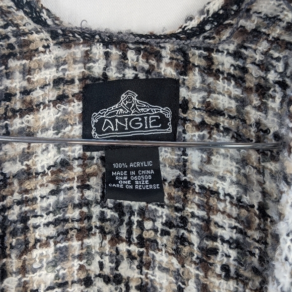 Angie Over-the-Shoulder Wrap Black, Brown ans White Plaid Knit ~ One Size - Picture 5 of 5